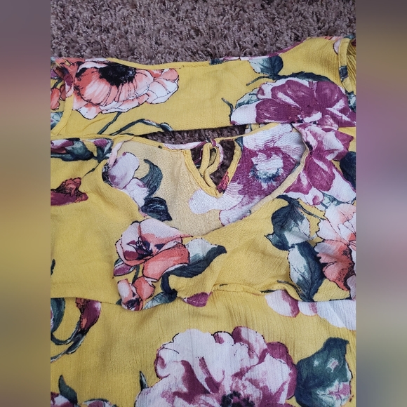 Floral cold shoulder top - Picture 5 of 8